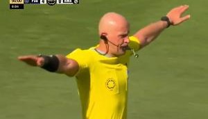 结束！巴黎4-0皇马主裁没有给任何补时，到点直接吹响终场哨