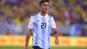 妻子：迪巴拉的父亲希望他未来去博卡，但那样的话我父亲会气死了